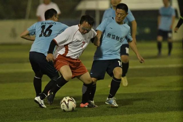 莫兰德15+14徐杰14分 广东6人上双大胜深圳